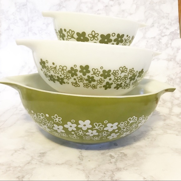 green pyrex bowl